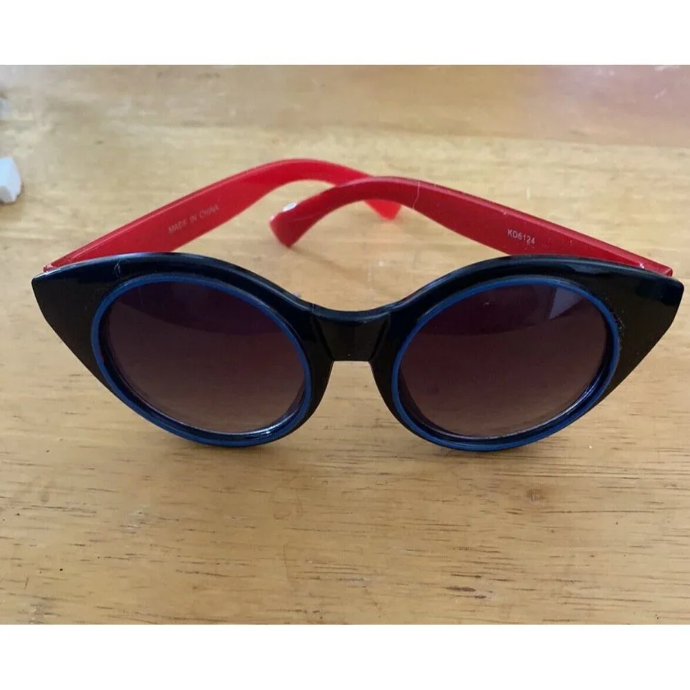 Unbranded stylish polaroid